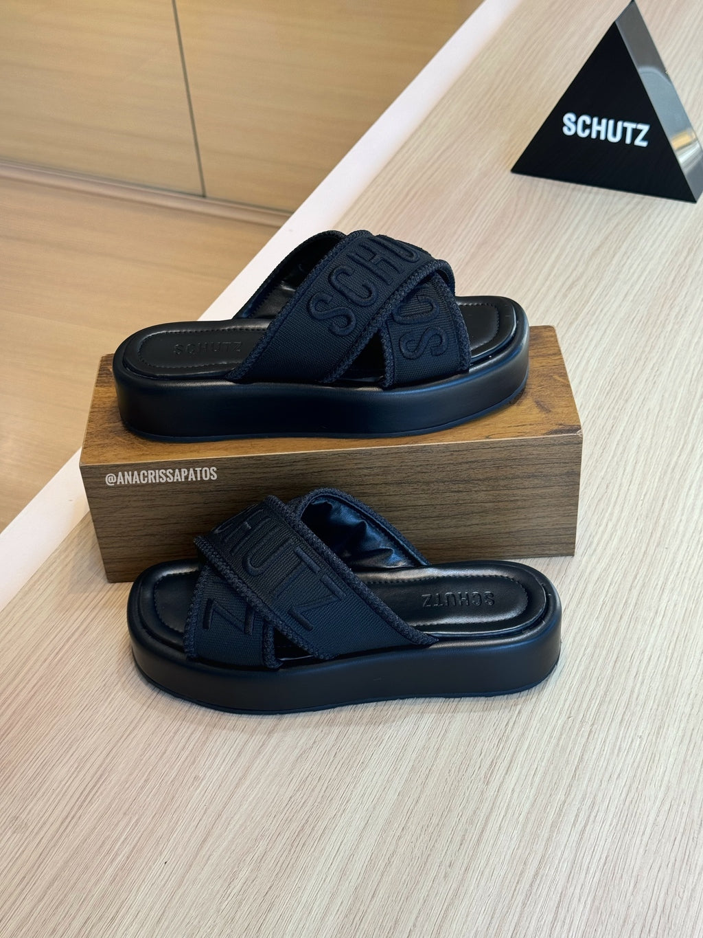 Schutz Sandália Plataforma Preto Tecido S21869 0022 0001U